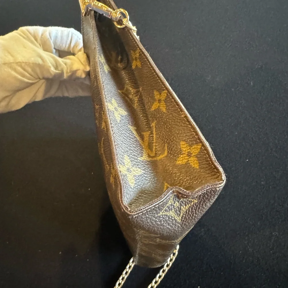 Louis Vuitton
LV Monogram Toiletry Pouch 26 vintage converted Crossbody - Picture 5 of 16